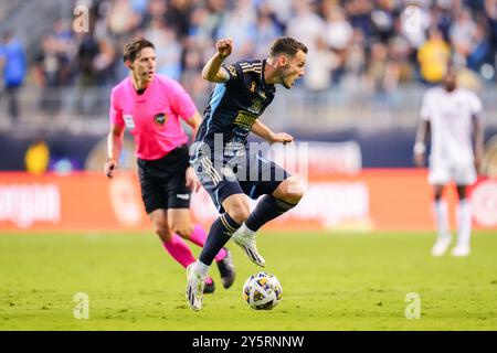 22 settembre 2024: Daniel Gazdag (10) controlla il pallone durante il primo tempo di un match MLS contro il D. C. United al Subaru Park di Chester, Pennsylvania. Kyle Rodden/CSM Foto Stock