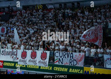 Tifosi Perugia in finale - Sir Susa Vim Perugia vs Itas Trentino, partita di Supercoppa Italiana maschile di pallavolo a Firenze, Italia, 22 settembre 2024 Foto Stock