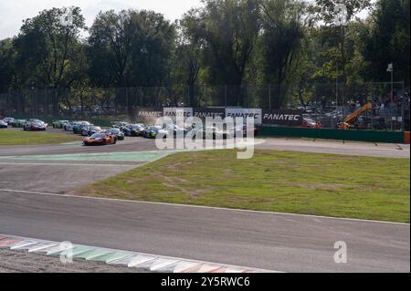 Inizio gara di Fanatec GT Word Challenge a Monza durante Fanatec GT Endurance Cup, gara Endurance a Monza, Italia, 22 settembre 2024 Foto Stock