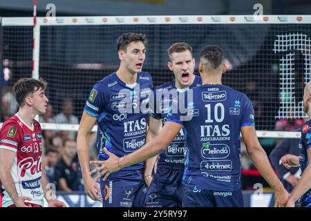 5 Alessandro Michieletto (Itas Trentino) e 4 Jan Kozamernik (Itas Trentino) esultati in finale - Sir Susa Vim Perugia vs Itas Trentino, partita di Supercoppa Italiana maschile di pallavolo a Firenze, Italia, 22 settembre 2024 Foto Stock