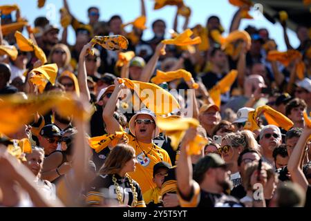 Pittsburgh, Pennsylvania, Stati Uniti. 22 settembre 2024. 22 settembre 2024: Tifosi degli Steelers durante i Pittsburgh Steelers vs Los Angeles Charges all'Acrisure Stadium di Pittsburgh, Pennsylvania. Brook Ward/Apparent Media Group (Credit Image: © AMG/AMG via ZUMA Press Wire) SOLO PER USO EDITORIALE! Non per USO commerciale! Foto Stock