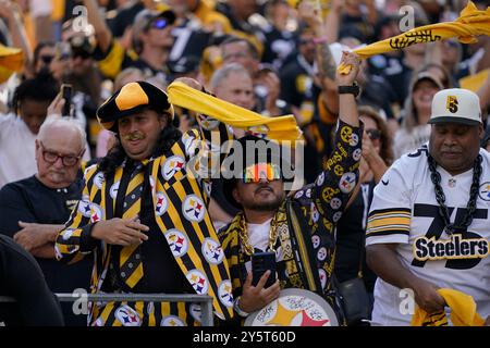 Pittsburgh, Pennsylvania, Stati Uniti. 22 settembre 2024. 22 settembre 2024: Tifosi degli Steelers durante i Pittsburgh Steelers vs Los Angeles Charges all'Acrisure Stadium di Pittsburgh, Pennsylvania. Brook Ward/Apparent Media Group (Credit Image: © AMG/AMG via ZUMA Press Wire) SOLO PER USO EDITORIALE! Non per USO commerciale! Foto Stock