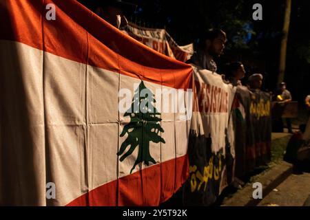 Washington, District of Columbia, USA. 20 settembre 2024. Assisti alla veglia e alla manifestazione del Libano per protestare contro l'aggressione del governo israeliano, tenutasi presso l'Ambasciata del Libano. (Credit Image: © Diane Krauthamer/ZUMA Press Wire) SOLO PER USO EDITORIALE! Non per USO commerciale! Foto Stock