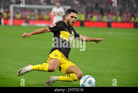 Yan Couto Borussia Dortmund BVB (02) Aktion am Ball VFB STUTTGART VS BORUSSIA DORTMUND BVB 221.09.2024 LE NORMATIVE DFL VIETANO QUALSIASI USO DI FOTOGRAFIE COME SEQUENZE DI IMMAGINI E/O QUASI-VIDEO Foto Stock