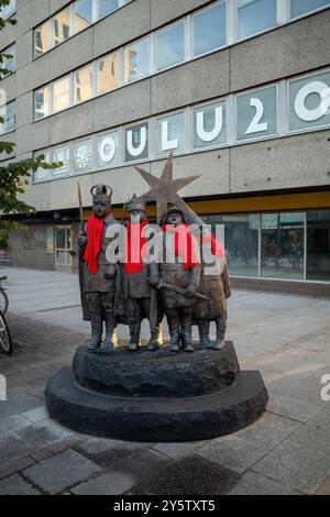 Statua di Tiernapojat, Oulu Finlandia Foto Stock