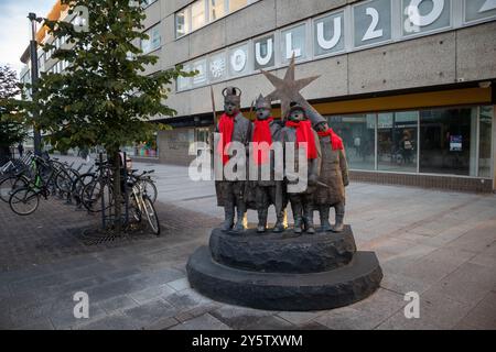 Statua di Tiernapojat, Oulu Finlandia Foto Stock