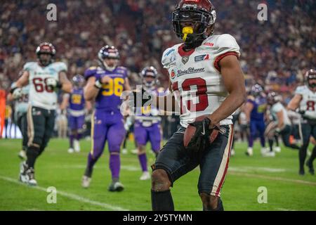 Kelvin McKnight Jr. (Rhein Fire, #13) bringt den Ball in Die Endzone, GER Rhein Fire vs. Vienna Vikings, Football, European League of Football, Championship Game, Saison 2024, 22.09.2024 foto: Eibner-Pressefoto/Fabian Friese Foto Stock