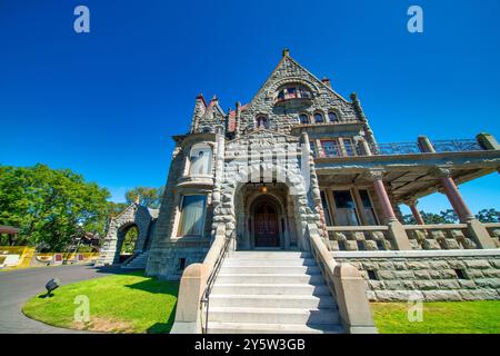 Vista esterna del Castello di Craigdarroch a Victoria in una giornata di sole, sull'Isola di Vancouver Foto Stock