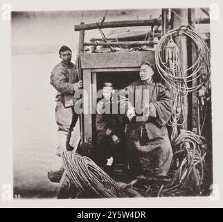 Da Hankou a Wu-Shan Gorge, Yangtze superiore. Foto d'epoca dell'interprete cinese "Chang". Di J. Thomson, F. R. G. S. illustrazioni di Qing China, 1875 '... il nostro interprete Chang era, mi dispiace dirlo, di poco servizio; poiché nessun membro del nostro partito capì a fondo il suo dialetto, e trovai i miei uomini hainan, che parlavano fluentemente il dialetto Kwang-tung e il malese, di grande utilità. Chang, tuttavia, ebbe influenza con i barcaioli, che lo guardarono a causa della sua carriera letteraria; fu utile come maestro di cerimonie alla presenza di funzionari nativi, e tenne anche un'attenta attenzione Foto Stock