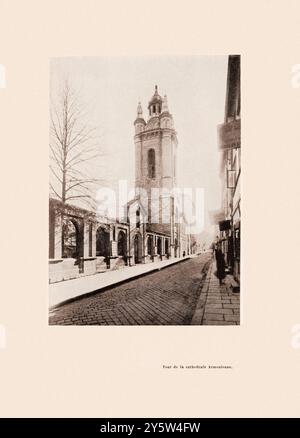 Foto d'epoca della torre della cattedrale armena a Leopoli (Lemberg). 1917 la cattedrale armena dell'assunzione di Maria a Leopoli, Ucraina, si trova nella città vecchia, a nord della piazza del mercato. Fino al 1945 è stata la cattedrale dell'arcidiocesi armena cattolica di Leopoli. Dal 2000 è stata la cattedrale della diocesi armena di Ucraina. Foto Stock