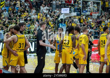 Ludwigsburg, Germania. 22 settembre 2024. Jubel der Riesen, GER, MHP Riesen Ludwigsburg vs. FC Bayern Basketball, Basketball, Bundesliga, Spielzeit 2024/2025, 22.09.2024, foto: Eibner-Pressefoto/Sascha Walther credito: dpa/Alamy Live News Foto Stock