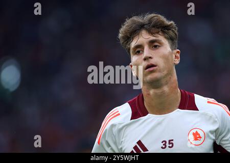 Roma, Italia. 22 settembre 2024. Tommaso Baldanzi di Roma guarda durante la partita di campionato italiano di serie A tra AS Roma e Udinese calcio il 22 settembre 2024 allo Stadio Olimpico di Roma. Crediti: Federico Proietti / Alamy Live News Foto Stock