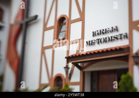 Particolare della facciata della chiesa metodista a Gramado, Serra Gaucha, Rio grande do sul, Brasile Foto Stock