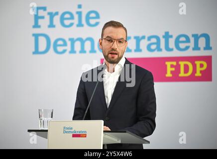 Berlino, Germania. 23 settembre 2024. Zyon Braun, candidato del FDP nel Brandeburgo, fa una dichiarazione stampa sulle elezioni statali nel Brandeburgo. Crediti: Anna Ross/dpa/Alamy Live News Foto Stock