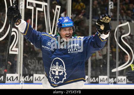 Kladno, Repubblica Ceca. 20 settembre 2024. Il giocatore ceco Jaromir Jagr di Rytiri Kladno, a 52 anni ha segnato contro l'HC Sparta Praga e ha battuto il suo record (diventando il più vecchio giocatore a segnare un gol in una competizione professionistica) a Kladno, Repubblica Ceca, 20 settembre 2024. Jaromir Jagr celebra Goal. Foto Stock