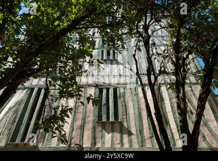 Edifici medioevali in legno ben conservati, colorati e in legno, sulla strada pedonale rue Eau de Robec, nel centro di Rouen, Normandia, Francia. Foto Stock