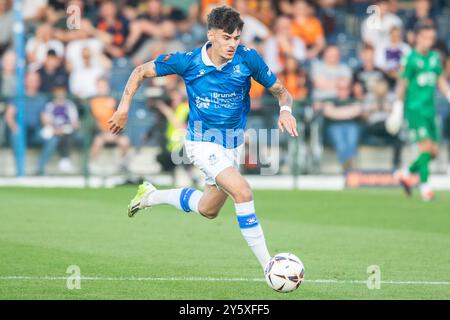 Elliot Thorpe corre avanti a Wealdstone vs Barnet 21/09/24 Foto Stock