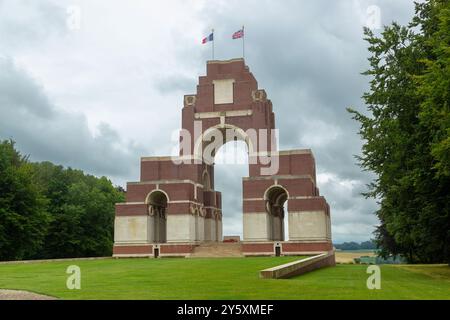 Il Thiepval Memorial to the Missing of the somme è un memoriale di guerra a 72.337 soldati britannici e sudafricani scomparsi Foto Stock