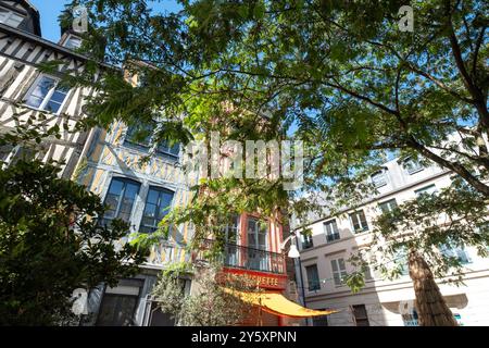 Edifici medievali in legno ben conservati nel centro di Rouen, Normandia, Francia settentrionale. Foto Stock