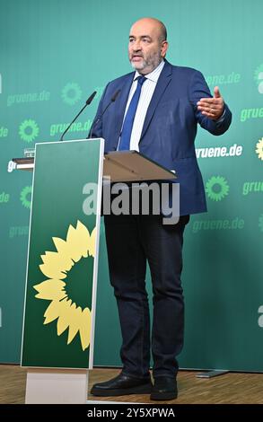 Berlino, Germania. 23 settembre 2024. Omid Nouripour, presidente federale di Bündnis 90/Die Grünen, fa una dichiarazione stampa sulle elezioni statali nel Brandeburgo. Crediti: Anna Ross/dpa/Alamy Live News Foto Stock