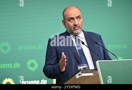 Berlino, Germania. 23 settembre 2024. Omid Nouripour, presidente federale di Bündnis 90/Die Grünen, fa una dichiarazione stampa sulle elezioni statali nel Brandeburgo. Crediti: Anna Ross/dpa/Alamy Live News Foto Stock