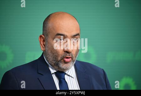 Berlino, Germania. 23 settembre 2024. Omid Nouripour, presidente federale di Bündnis 90/Die Grünen, fa una dichiarazione stampa sulle elezioni statali nel Brandeburgo. Crediti: Anna Ross/dpa/Alamy Live News Foto Stock