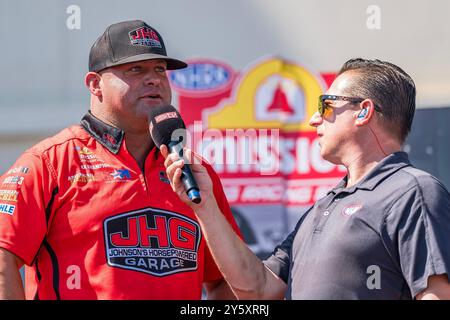 Concord, North Carolina, Stati Uniti. 22 settembre 2024. MATT HAGAN (USA) di Christiansburg, Virginia, viene presentato ai fan di ZMAX Dragway prima dei Carolina Nationals di Concord, North Carolina. (Credit Image: © Walter G. Arce Sr./ASP via ZUMA Press Wire) SOLO PER USO EDITORIALE! Non per USO commerciale! Foto Stock