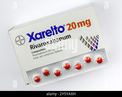 Zurigo, Svizzera - 16 maggio 2024: Xarelto (rivaroxaban) è un farmaco anticoagulante della società Bayer utilizzato per prevenire e curare i coaguli di sangue Foto Stock