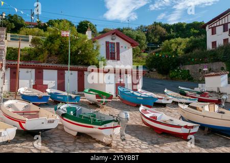 Il piccolo porto peschereccio, Guethary, i Paesi baschi, i Pirenei-Atlantiques (64), la regione Nouvelle-Aquitaine, Francia Foto Stock