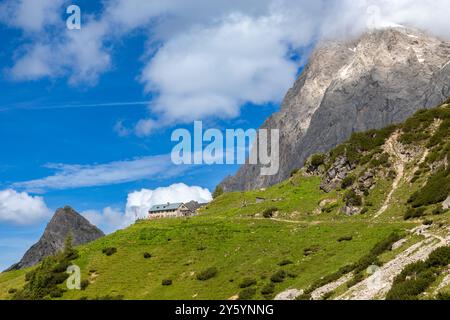 Suedwandhuette, rifugio South Face sulle montagne di Dachstein vicino a Ramsau, Stiria, Austria Foto Stock