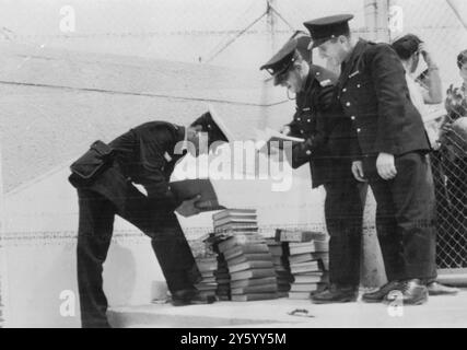 ALL'INTERNO DEL TRIBUNALE DI ADOLF EICHMANN, PROCESSO A GERUSALEMME, 12 APRILE 1961 Foto Stock