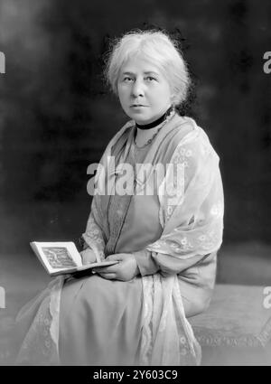 Margaret Murray. Ritratto dell'egittologa anglo-indiana, archeologa, antropologa e storica, Margaret Alice Murray (1863-1963) nel 1928 Foto Stock