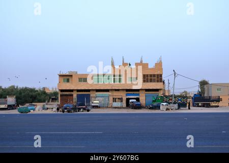 Giordania in Medio Oriente - 11 maggio 2024: Impressioni di un'autostrada della giordania in serata Foto Stock