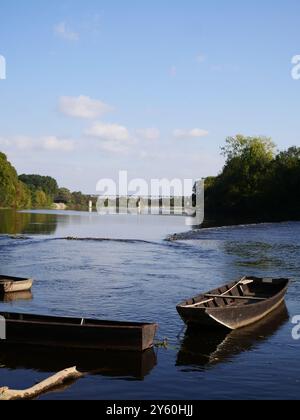 Tradizionali barche a fondo piatto della Loira sul fiume Vienne. Chinon, Francia Foto Stock