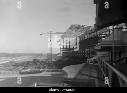 IPPODROMO DI ASCOT, NUOVO TRIBUNA DA £1000000 IN FASE DI COMPLETAMENTO, 24 NOVEMBRE 1960 Foto Stock