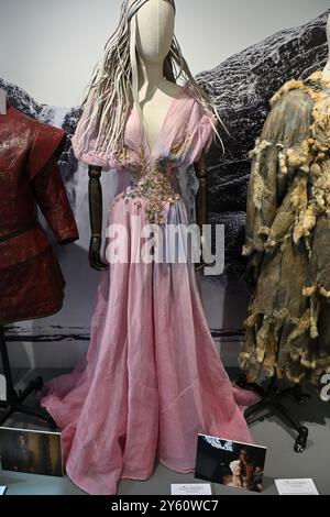 Myrcella Baratheon (Nell Tiger Free) abito morte rosa da Game of Thrones (HBO Original 2011-2019, stagione 5) Foto Stock