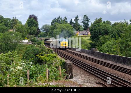 Classe 45 conservata (BR tipo 4) 45118 The Royal Artilleryman. Comunemente noto come picco, si vede attraversare il viadotto di Chirk su un treno di prova da Crewe HC t Foto Stock