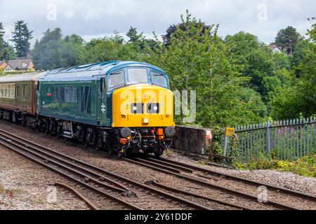 Classe 45 conservata (BR tipo 4) 45118 The Royal Artilleryman. Comunemente noto come picco, si vede attraversare il viadotto di Chirk su un treno di prova da Crewe HC t Foto Stock