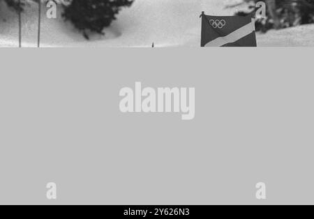 Jean Claude Killy, in viaggio per vincere la medaglia d'oro nella gara di slalom gigante alle Olimpiadi invernali. 12 febbraio 1968 Foto Stock