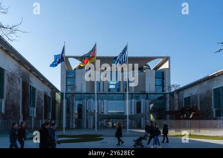 Berlino 2024: La Cancelleria federale è la residenza ufficiale del Cancelliere tedesco. Foto Stock