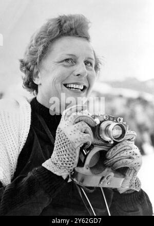 Leni Riefenstahl, l'ex attrice cinematografica tedesca e cara amica di Hitler, ha fotografato in uno ski-mmet a Garmisch, che era anche uno dei luoghi preferiti di Hitlers il 17 marzo 1954 Foto Stock