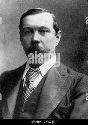 Dr A Conan Doyle autore del suo nuovo libro "Rodney Stone", noto anche per il suo lavoro di "Adventures of Sherlock Holmes". 12 dicembre 1896 Doyle, Arthur Conan Ignatius, Sir autore e medico di mistero britannico; creò personaggi Sherlock Holmes, Dr. John Watson; scrisse il romanzo 'il segno di quattro' 1890, raccolta di racconti brevi 'le avventure di Sherlock Holmes' 1891  1859-1930 Foto Stock