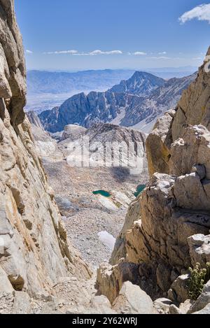 La vista dalla cima del monte Whitney. Foto Stock