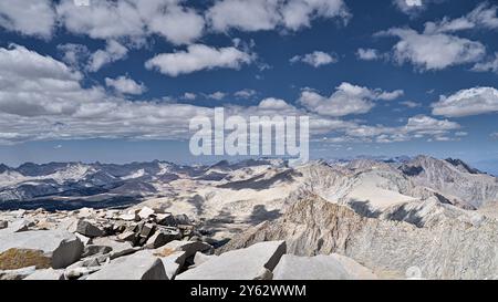 La vista dalla cima del monte Whitney Foto Stock