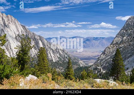 La vista della valle dal Monte Whitney. Foto Stock
