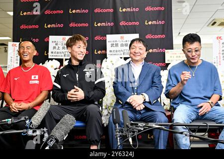 Yokohama, Kanagawa, Giappone. 4 settembre 2024. Il campione dei pesi gallo WBO Yoshiki Takei, di sinistra e indiscussa Naoya Inoue, di seconda sinistra, partecipa a una conferenza stampa con il presidente della palestra di pugilato Ohhashi Hideyuki Ohashi, di seconda destra, e l'allenatore di Inoue e padre Shingo Inoue alla palestra di pugilato Ohhashi a Yokohama, Kanagawa, Giappone, 4 settembre 2024. Crediti: Hiroaki finito Yamaguchi/AFLO/Alamy Live News Foto Stock