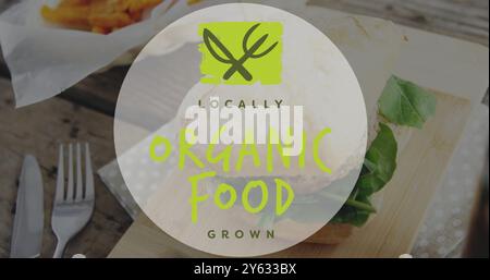 Cibo biologico locale coltivato su verdure fresche e patatine fritte Foto Stock