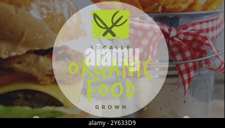 Immagine del cibo biologico locale su sfondo hamburger e patatine fritte Foto Stock