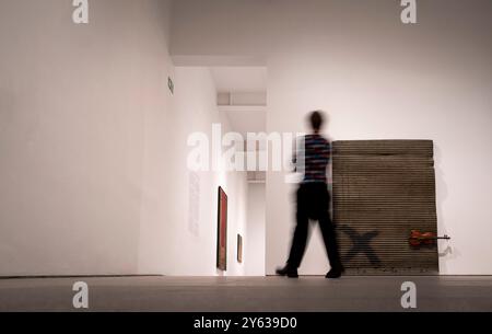 Madrid, 20/02/2024. Mostra di Antoni Tapies per il centenario della sua nascita al Museo Reina Sofía. Foto: Ignacio Gil. ARCHDC. Crediti: Album / Archivo ABC / Ignacio Gil Foto Stock