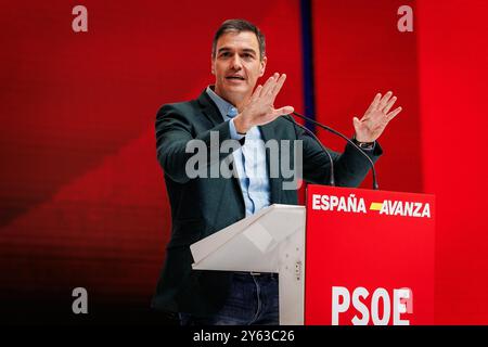 Madrid, 26/11/2023. Evento PSOE a Ifema. Partecipano Pedro Sánchez e José Luis Rodríguez Zapatero. Foto: Tania Sieira. Arcicc. Crediti: Album / Archivo ABC / Tania Sieira Foto Stock